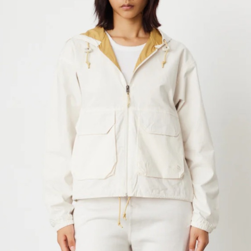 NEW The Northface ripstop wind hoodie in gardenia, medium